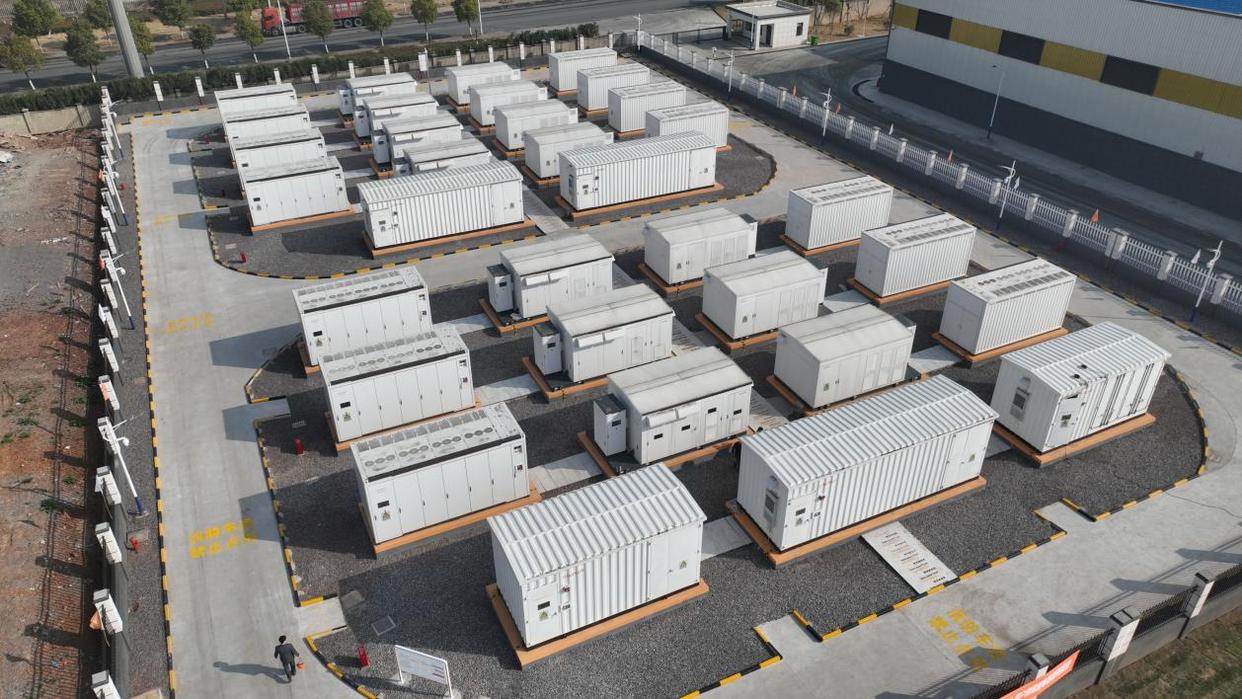 En 2025, la capacidad acumulada de almacenamiento de energía nueva de China representa el 51.9% del mercado global, manteniéndose firmemente en primer lugar mundial